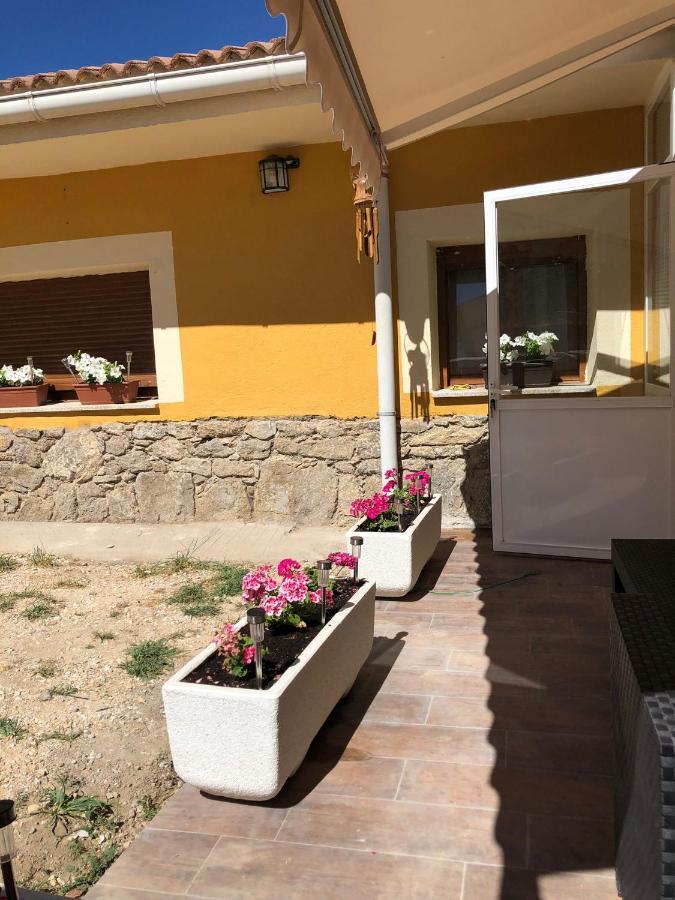 Casa Rural Los 7 Pinos De Gredos Navarredonda Exterior foto
