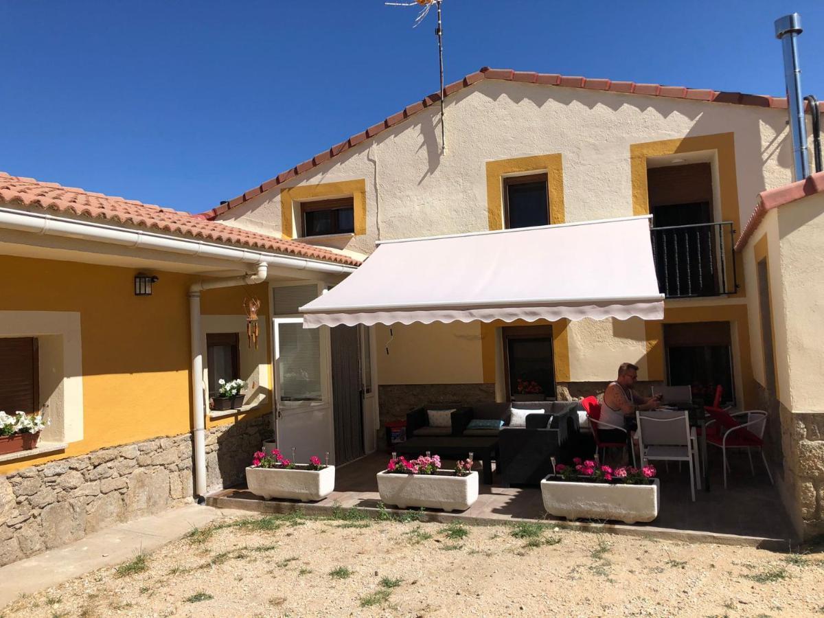 Casa Rural Los 7 Pinos De Gredos Navarredonda Exterior foto