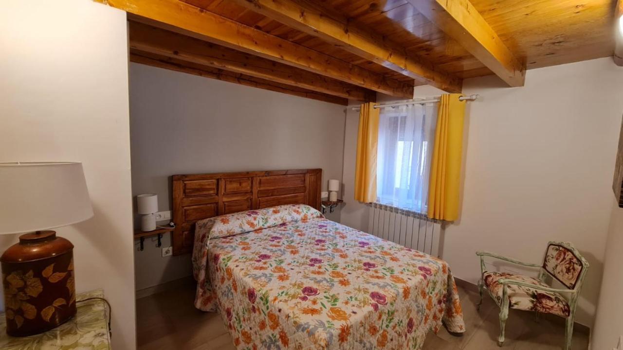 Casa Rural Los 7 Pinos De Gredos Navarredonda Exterior foto