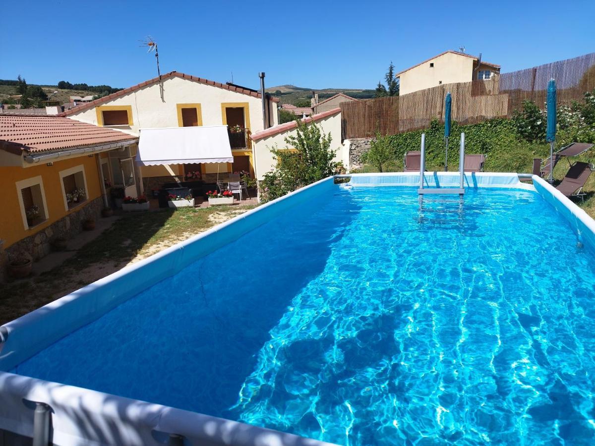 Casa Rural Los 7 Pinos De Gredos Navarredonda Exterior foto